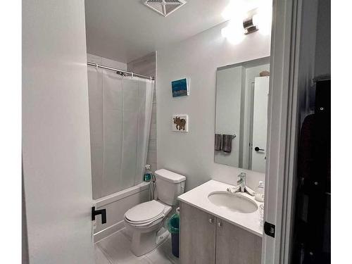 525-50 George Butchart Dr, Toronto, ON - Indoor Photo Showing Bathroom