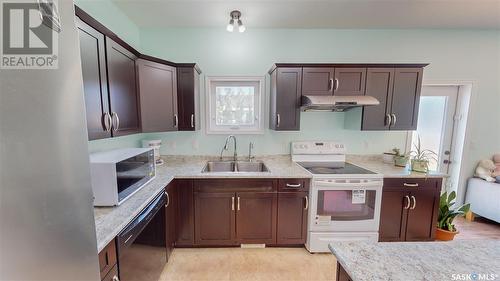 4105 Alton Crescent, Regina, SK - Indoor Photo Showing Kitchen With Double Sink