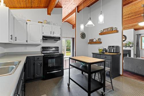 105137 Turkey Ranch Road, Brandon, MB - Indoor Photo Showing Kitchen With Double Sink