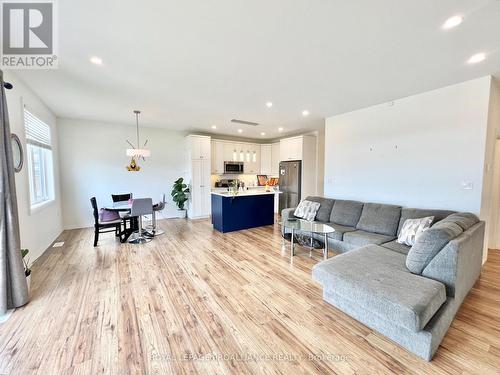 126 Centre Street, Belleville, ON - Indoor Photo Showing Living Room