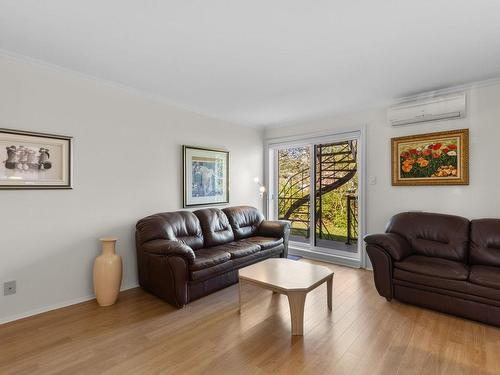 Living room - 5895 Rue Desaulniers, Montréal (Mercier/Hochelaga-Maisonneuve), QC - Indoor Photo Showing Living Room