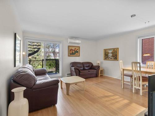 Living room - 5895 Rue Desaulniers, Montréal (Mercier/Hochelaga-Maisonneuve), QC - Indoor Photo Showing Living Room