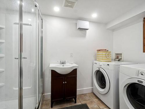 Salle de bains - 4623 Av. De Melrose, Montréal (Côte-Des-Neiges/Notre-Dame-De-Grâce), QC - Indoor Photo Showing Laundry Room