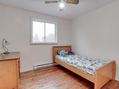 Chambre Ã Â coucher - 1005 Rue Meunier, Longueuil (Saint-Hubert), QC - Indoor Photo Showing Bedroom