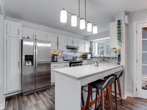 Cuisine - 1005 Rue Meunier, Longueuil (Saint-Hubert), QC - Indoor Photo Showing Kitchen With Upgraded Kitchen