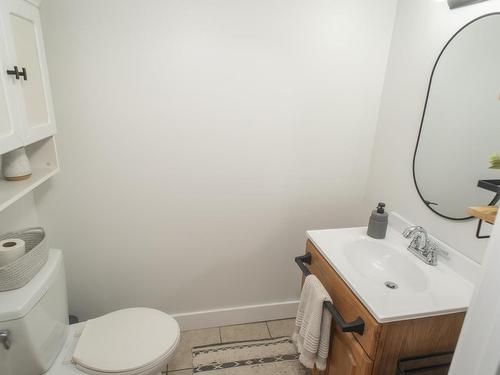 177 Rupert Street, Thunder Bay, ON - Indoor Photo Showing Bathroom