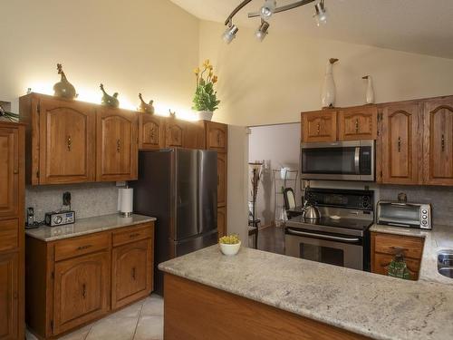 1820 Riverdale Road, Thunder Bay, ON - Indoor Photo Showing Kitchen