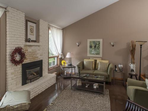 1820 Riverdale Road, Thunder Bay, ON - Indoor Photo Showing Living Room With Fireplace