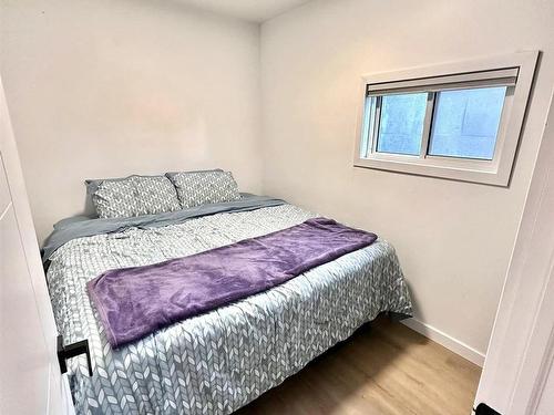 1511 Crawford Avenue, Thunder Bay, ON - Indoor Photo Showing Bedroom