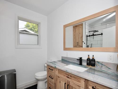 1511 Crawford Avenue, Thunder Bay, ON - Indoor Photo Showing Bathroom