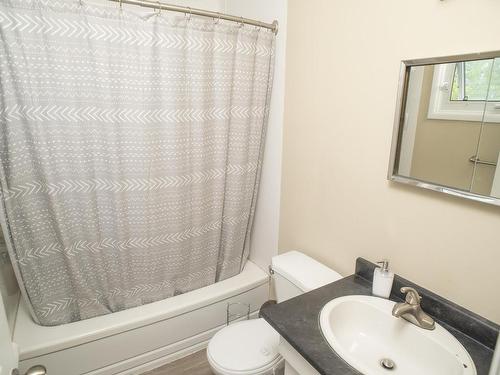 162-164 Brent Street, Thunder Bay, ON - Indoor Photo Showing Bathroom