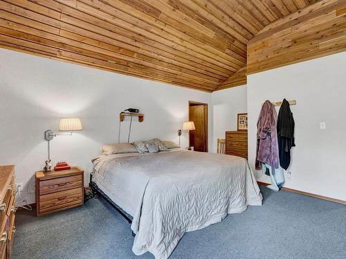 5305 Clearwater Valley Rd, Clearwater, BC - Indoor Photo Showing Bedroom