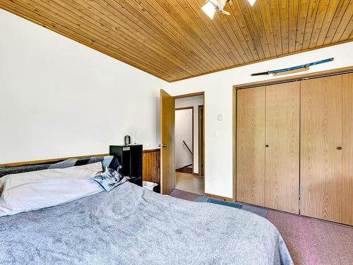 5305 Clearwater Valley Rd, Clearwater, BC - Indoor Photo Showing Bedroom