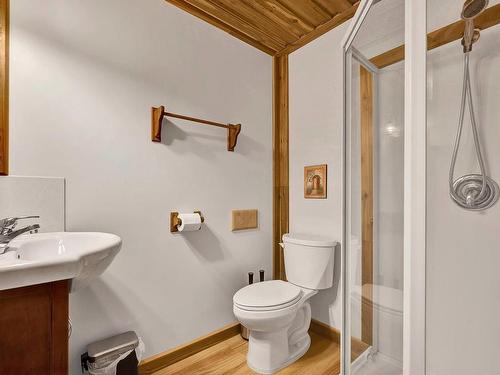 5305 Clearwater Valley Rd, Clearwater, BC - Indoor Photo Showing Bathroom