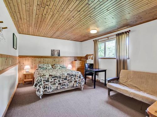 5305 Clearwater Valley Rd, Clearwater, BC - Indoor Photo Showing Bedroom