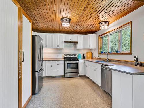 5305 Clearwater Valley Rd, Clearwater, BC - Indoor Photo Showing Kitchen