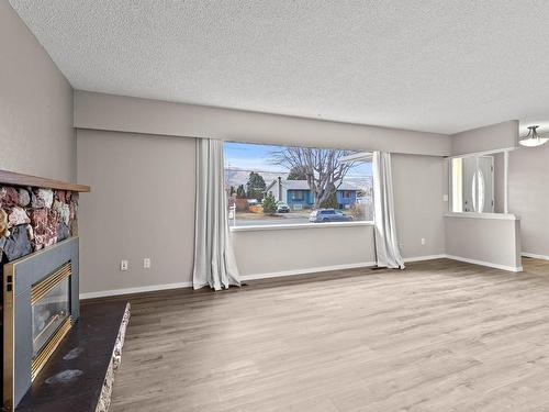 2450 Fleetwood Ave, Kamloops, BC - Indoor With Fireplace