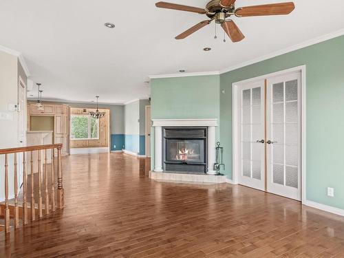 Salon - 70  - 72 Rue Chef-Wellie-Picard, Wendake, QC - Indoor Photo Showing Living Room With Fireplace