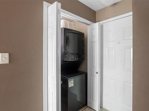 308-689 Bay St, Victoria, BC - Indoor Photo Showing Laundry Room