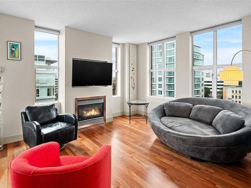 S1102-737 Humboldt St, Victoria, BC - Indoor Photo Showing Living Room With Fireplace