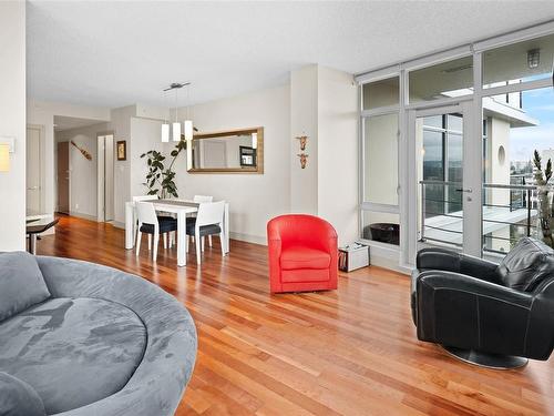 S1102-737 Humboldt St, Victoria, BC - Indoor Photo Showing Living Room