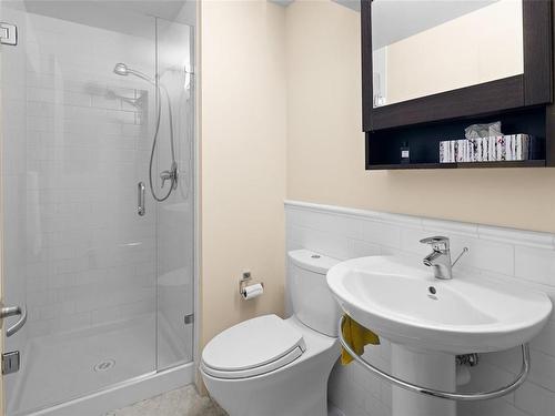 S1102-737 Humboldt St, Victoria, BC - Indoor Photo Showing Bathroom