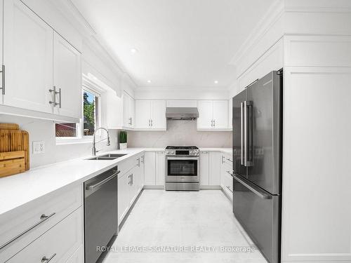 55 Chipwood Cres, Toronto, ON - Indoor Photo Showing Kitchen With Double Sink