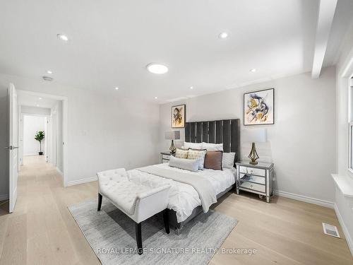 55 Chipwood Cres, Toronto, ON - Indoor Photo Showing Bedroom