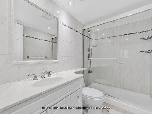 Ph04-812 Burnhamthorpe Rd, Toronto, ON - Indoor Photo Showing Bathroom