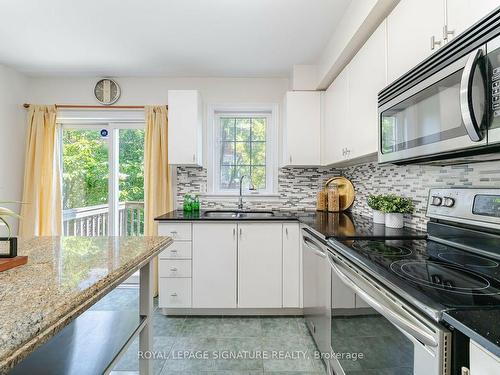 15-1128 Dundas St W, Mississauga, ON - Indoor Photo Showing Kitchen With Double Sink With Upgraded Kitchen