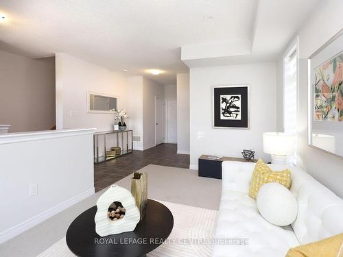 3020 George Savage Ave, Oakville, ON - Indoor Photo Showing Living Room