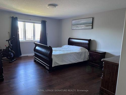 152 Central Ave, Grimsby, ON - Indoor Photo Showing Bedroom