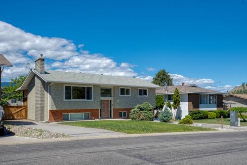 150 Bracewell Drive, Penticton, BC - Outdoor With Facade