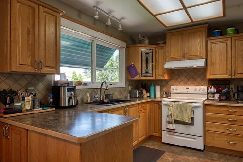 150 Bracewell Drive, Penticton, BC - Indoor Photo Showing Kitchen