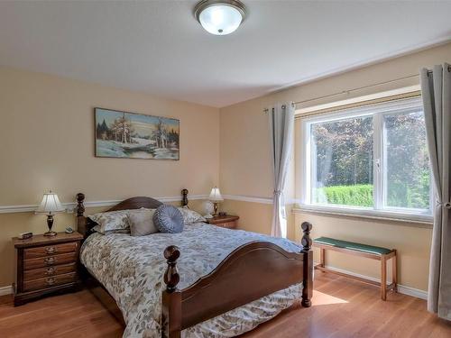 203 Biggar Road, Kelowna, BC - Indoor Photo Showing Bedroom