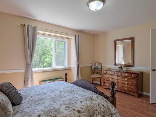 203 Biggar Road, Kelowna, BC - Indoor Photo Showing Bedroom