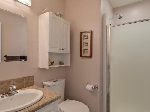 203 Biggar Road, Kelowna, BC - Indoor Photo Showing Bathroom