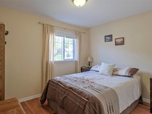 203 Biggar Road, Kelowna, BC - Indoor Photo Showing Bedroom