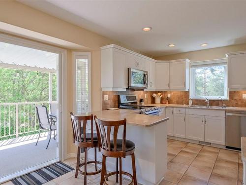 203 Biggar Road, Kelowna, BC - Indoor Photo Showing Kitchen