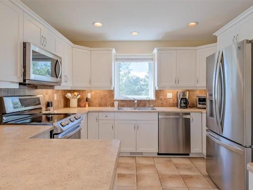 203 Biggar Road, Kelowna, BC - Indoor Photo Showing Kitchen With Double Sink