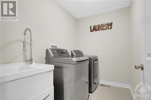 915 Guinness Crescent, Ottawa, ON - Indoor Photo Showing Laundry Room