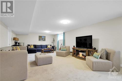 Two areas - combine or make separate areas - 915 Guinness Crescent, Ottawa, ON - Indoor Photo Showing Living Room