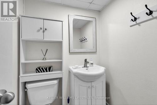 438 Magnolia Crescent, London, ON - Indoor Photo Showing Bathroom