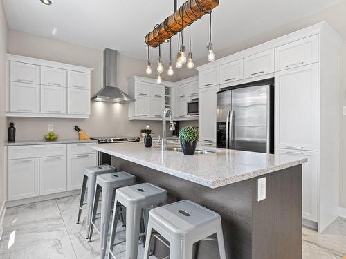 Kitchen - 671 Rue De L'Heure-Mauve, Mont-Saint-Hilaire, QC - Indoor Photo Showing Kitchen With Upgraded Kitchen