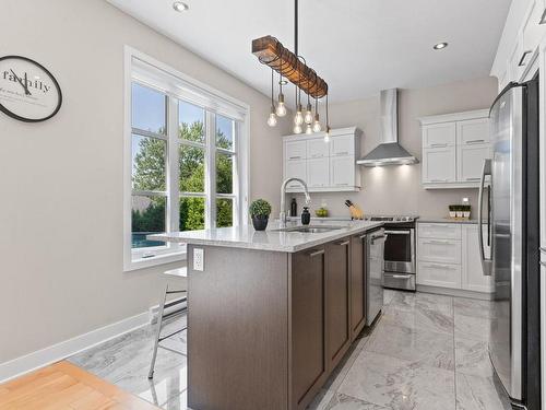 Kitchen - 671 Rue De L'Heure-Mauve, Mont-Saint-Hilaire, QC - Indoor Photo Showing Kitchen With Upgraded Kitchen