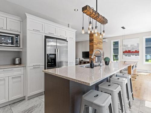 Kitchen - 671 Rue De L'Heure-Mauve, Mont-Saint-Hilaire, QC - Indoor Photo Showing Kitchen With Upgraded Kitchen