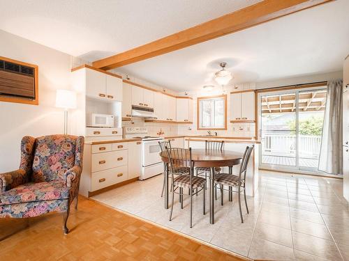 Kitchen - 3756 Rue Paquette, Longueuil (Saint-Hubert), QC - Indoor Photo Showing Dining Room