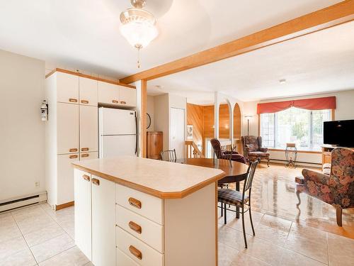 Kitchen - 3756 Rue Paquette, Longueuil (Saint-Hubert), QC - Indoor Photo Showing Kitchen