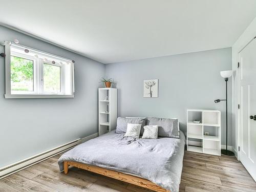 Master bedroom - 2830  - 2832 Crois. De La Falaise, Val-David, QC - Indoor Photo Showing Bedroom