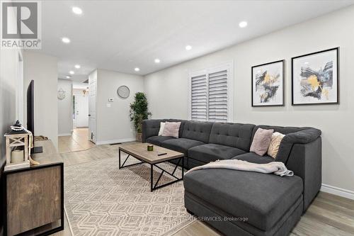 8 - 222 Fall Fair Way, Hamilton, ON - Indoor Photo Showing Living Room